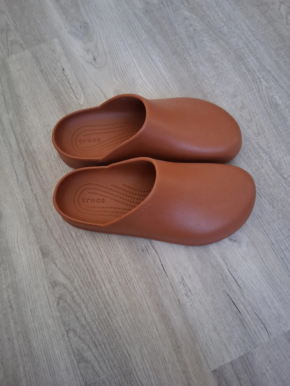 CROCS Dylan Cognac Brown Slip-On Clogs Women's Size 11 Men's Size 9 Waterproof